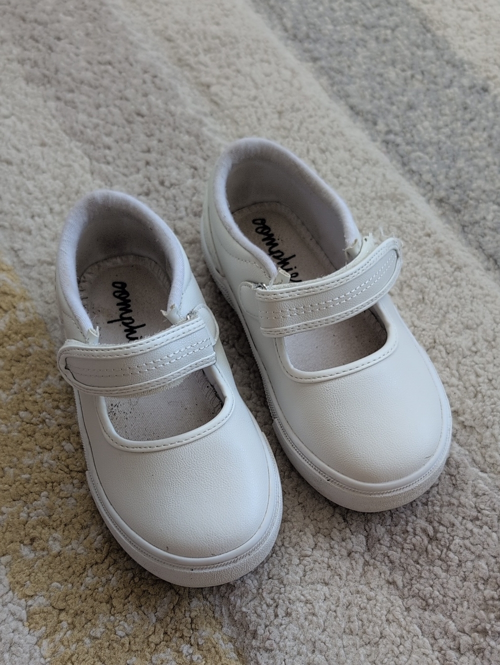 Oomphies Toddler Girls Size 9 White Velcro Mary Jane Shoes